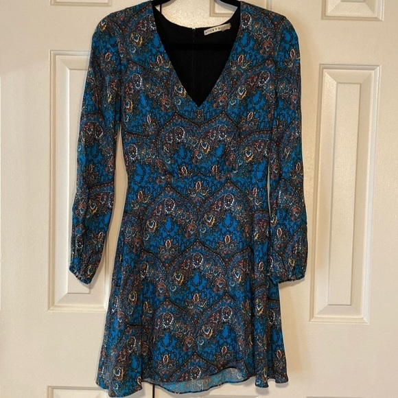 Alice + Olivia VNeck Dress Size 2 in Like New Condition - Picture 1 of 10